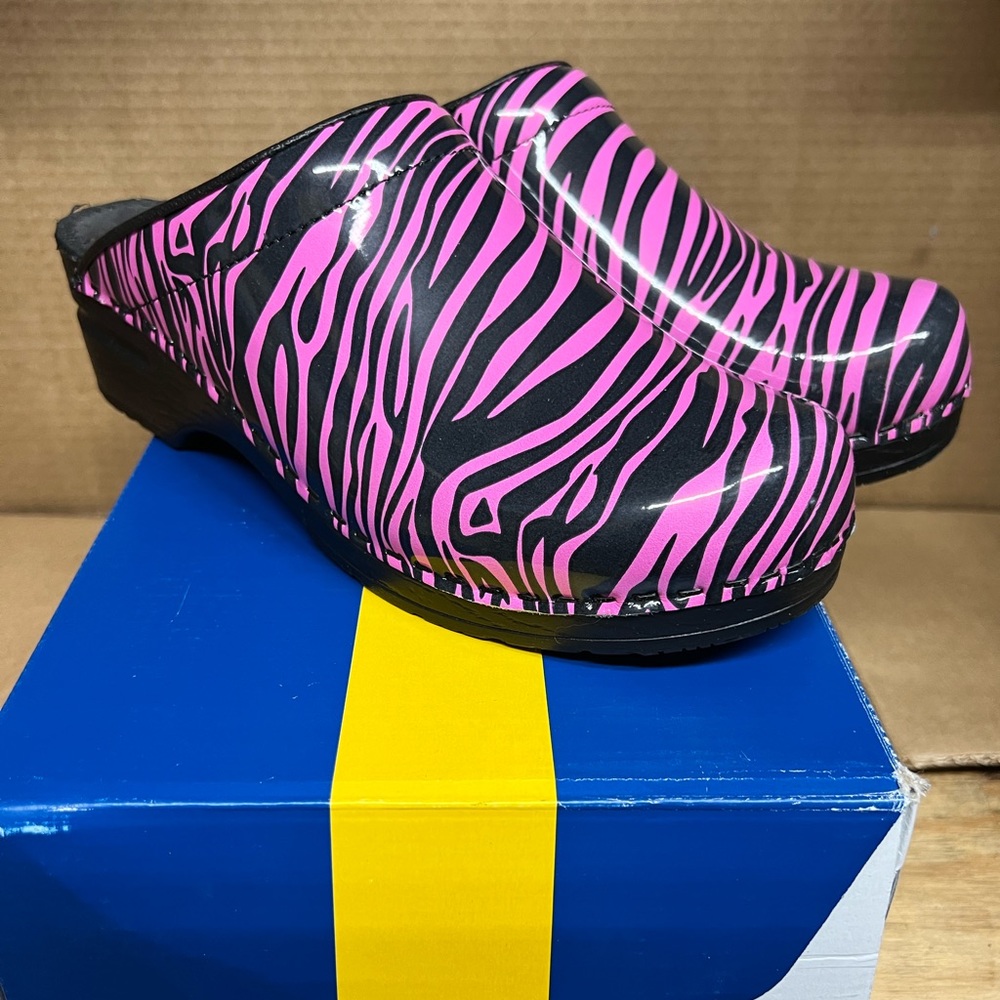 Bjork pink zebra open back clog-NIB- size 40/41 EU- patent leather